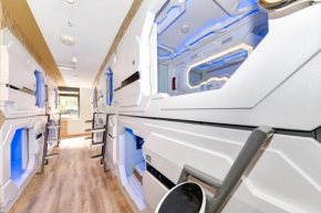 Space Q Capsule Hotel  Сидней